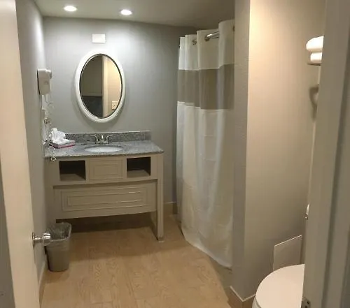 Sun & Sand Resort Oceanfront Suites Virginia Beach 2*,